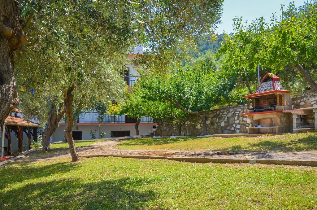 Pension Assos Koinira Exterior photo